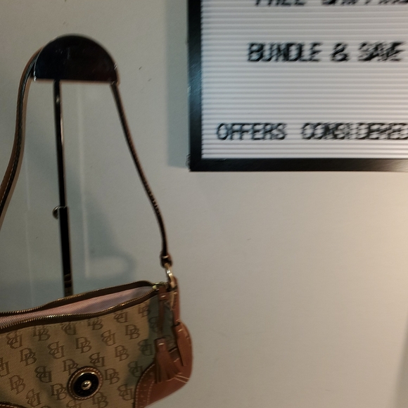 Dooney & Bourke Handbags - DOONEY BOURKE SMALL SIGNATURE HOBO